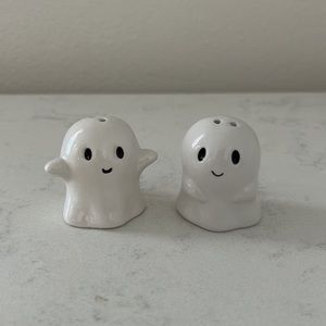 Cracker Barrel ghost salt and pepper shakers